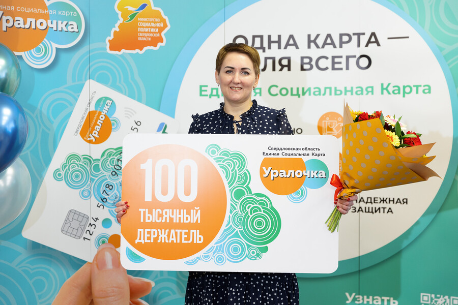 банковская картакарта. выдача кредитной карты. на работе выдали карту. кредитная карта альфа. выдаем карту рассрочки.